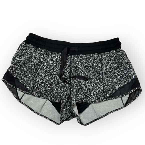 Lululemon Hotty Hot Short SIZE 10 Daisy Dust Alpine White Black Mesh Running - Picture 2 of 11
